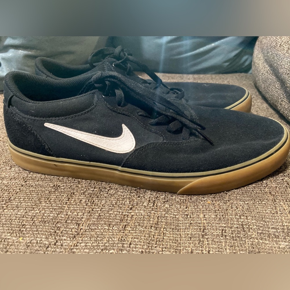 Nike SB Chronic 2 Black White Lace Up Sneakers Skater Flat Comfort Casual - Picture 2 of 6